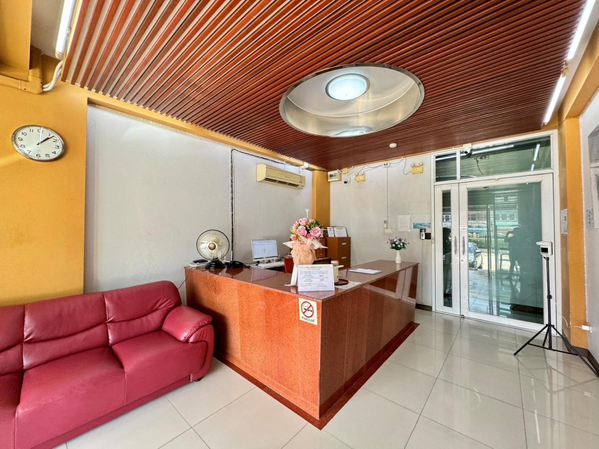 Nicha Residence Hotel Bangkok Exterior foto